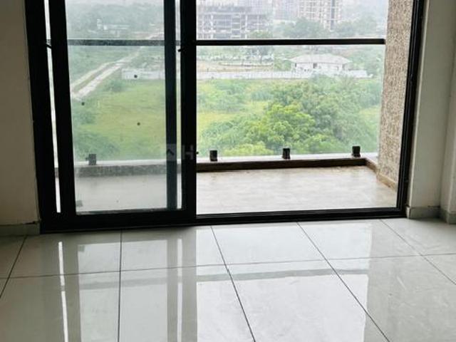 3 BHK Apartment in Vaishno Devi Circle for rent Ahmedabad. The reference number is 20469686