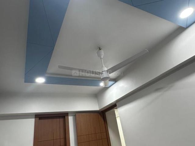 3 BHK Apartment in Vaishno Devi Circle for rent Ahmedabad. The reference number is 20525460
