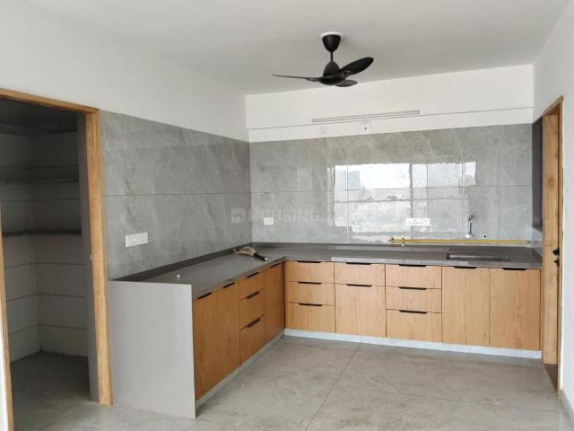 3 BHK Apartment in Vaishno Devi Circle for rent Ahmedabad. The reference number is 20582773