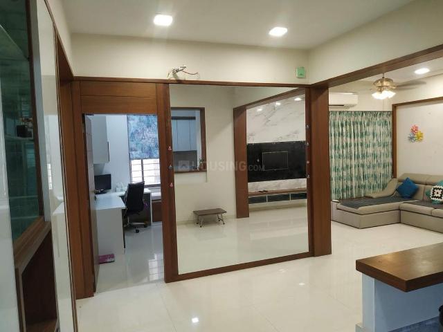 3 BHK Apartment in Vaishno Devi Circle for rent Ahmedabad. The reference number is 20586837