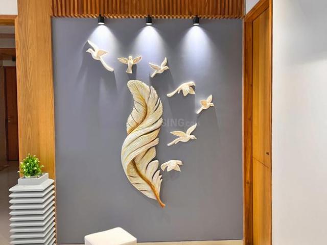 3 BHK Apartment in Vaishno Devi Circle for rent Ahmedabad. The reference number is 20611961