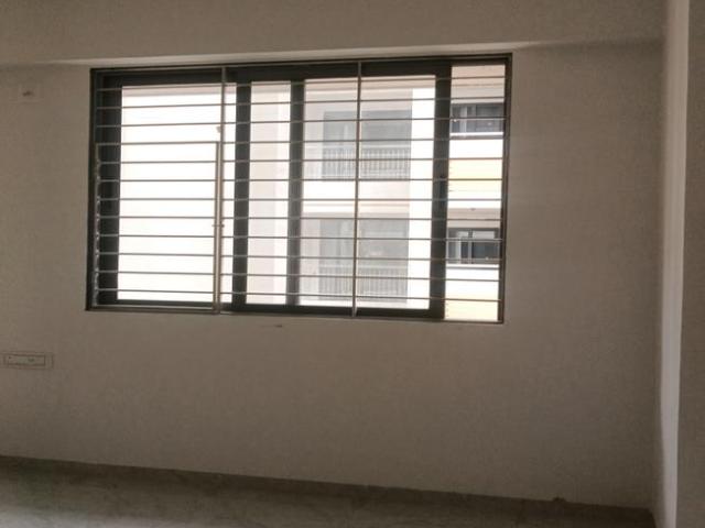 3 BHK Apartment in Vaishno Devi Circle for rent Ahmedabad. The reference number is 20661594