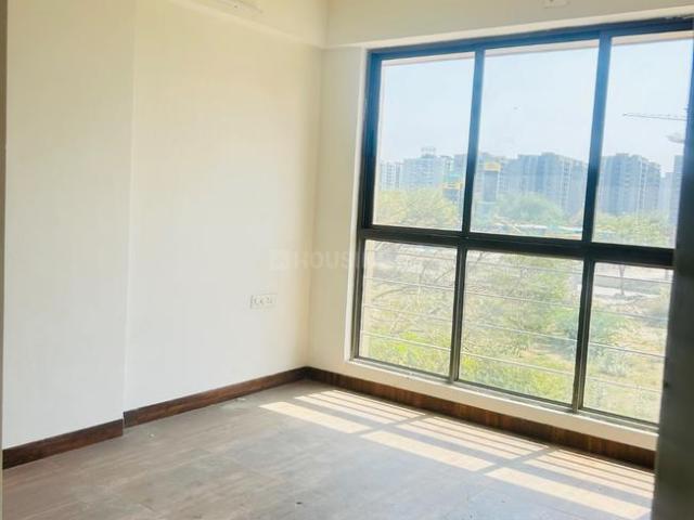 3 BHK Apartment in Vaishno Devi Circle for rent Ahmedabad. The reference number is 20781597