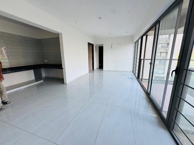 3 BHK Apartment in Vaishno Devi Circle for rent Ahmedabad. The reference number is 20952932