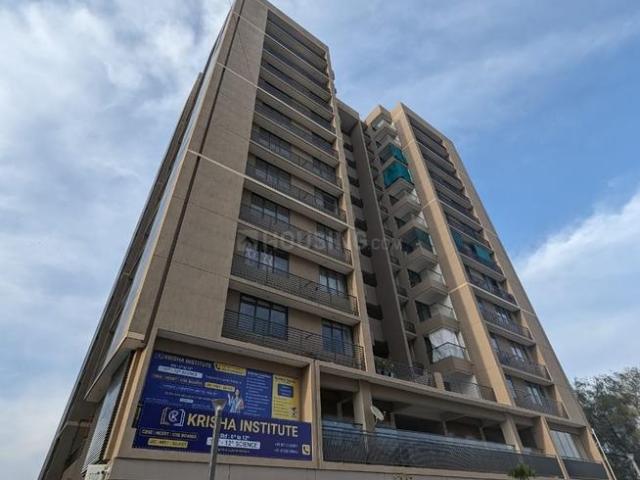 3 BHK Apartment in Vaishno Devi Circle for rent Ahmedabad. The reference number is 20994371