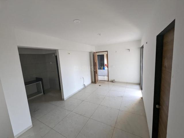 3 BHK Apartment in Vaishno Devi Circle for rent Ahmedabad. The reference number is 20997225