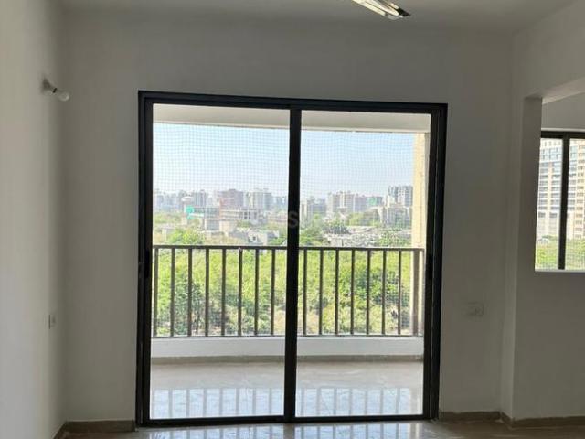 3 BHK Apartment in Vaishno Devi Circle for rent Ahmedabad. The reference number is 20004237