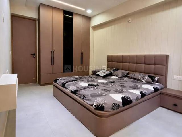 3 BHK Apartment in Vaishno Devi Circle for rent Ahmedabad. The reference number is 20010711