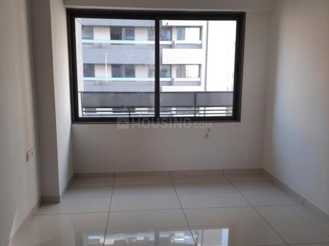 3 BHK Apartment in Vaishno Devi Circle for rent Ahmedabad. The reference number is 20015586