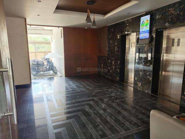 3 BHK Apartment in Vaishno Devi Circle for rent Ahmedabad. The reference number is 20137874