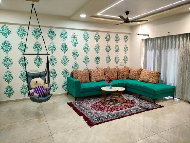 3 BHK Apartment in Vaishno Devi Circle for rent Ahmedabad. The reference number is 21000042