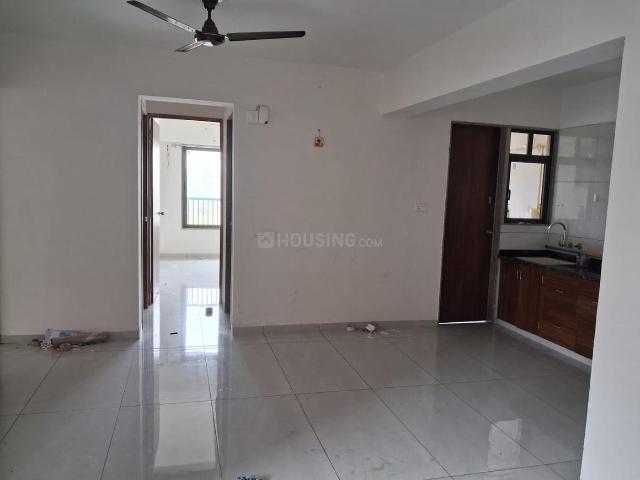 3 BHK Apartment in Vaishno Devi Circle for rent Ahmedabad. The reference number is 21000105