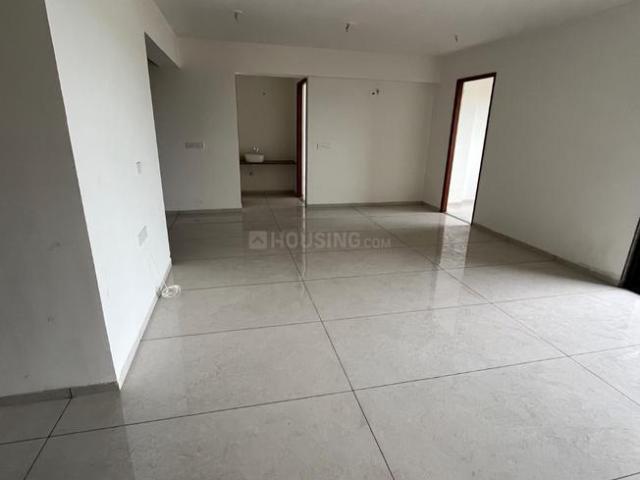 3 BHK Apartment in Vaishno Devi Circle for rent Ahmedabad. The reference number is 21012874