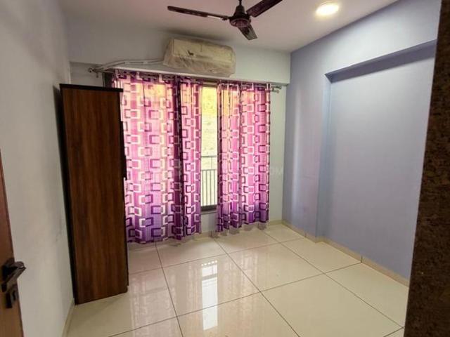 3 BHK Apartment in Vaishno Devi Circle for rent Ahmedabad. The reference number is 21020505