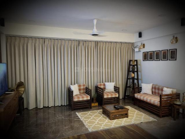 3 BHK Apartment in Vaishno Devi Circle for rent Ahmedabad. The reference number is 21029791