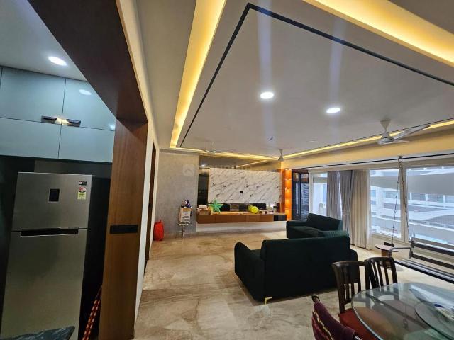 3 BHK Apartment in Vaishno Devi Circle for rent Ahmedabad. The reference number is 21030411