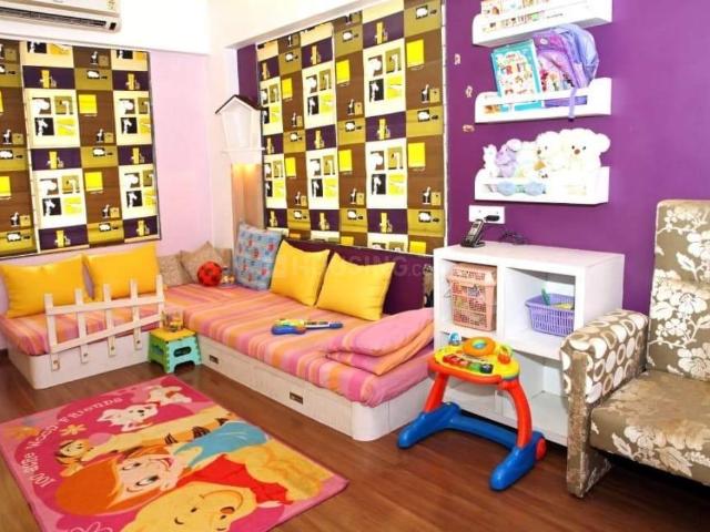 3 BHK Apartment in Vaishno Devi Circle for rent Ahmedabad. The reference number is 21031108