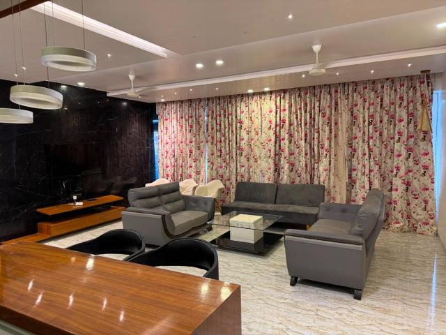 3 BHK Apartment in Vaishno Devi Circle for rent Ahmedabad. The reference number is 21036869