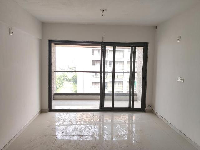 3 BHK Apartment in Vaishno Devi Circle for rent Ahmedabad. The reference number is 21044658