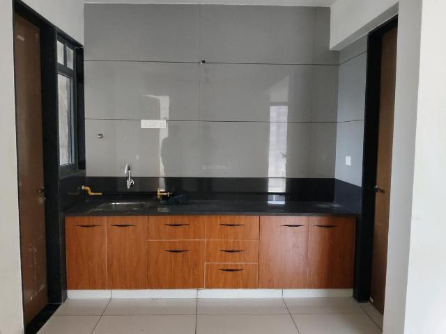 3 BHK Apartment in Vaishno Devi Circle for rent Ahmedabad. The reference number is 21044369