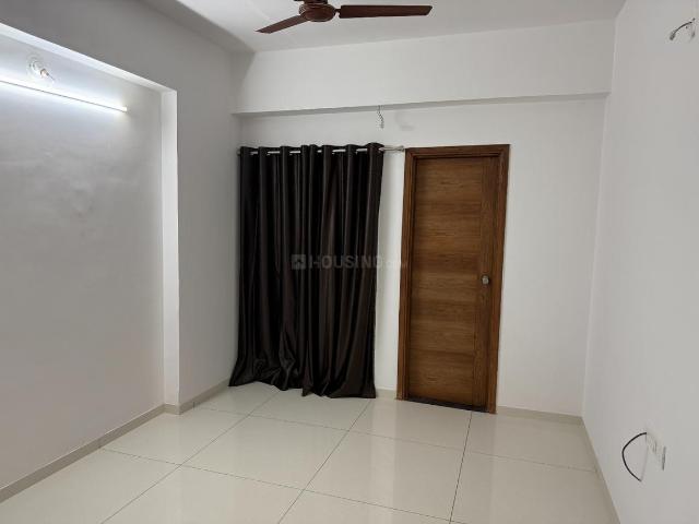3 BHK Apartment in Vaishno Devi Circle for rent Ahmedabad. The reference number is 21047707
