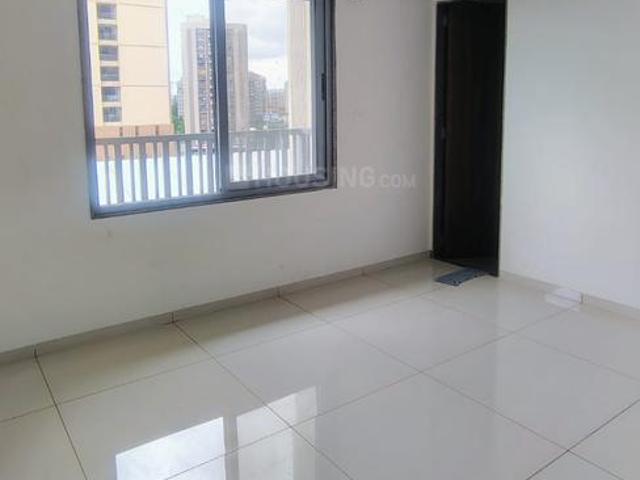 3 BHK Apartment in Vaishno Devi Circle for rent Ahmedabad. The reference number is 21050776