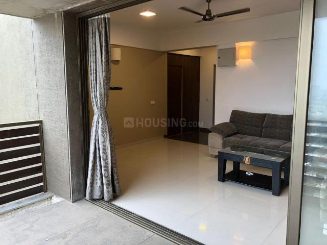 3 BHK Apartment in Vaishno Devi Circle for rent Ahmedabad. The reference number is 21052575
