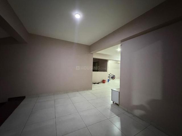 3 BHK Apartment in Vaishno Devi Circle for rent Ahmedabad. The reference number is 21065672