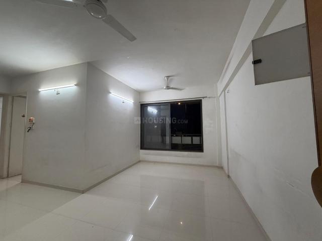 3 BHK Apartment in Vaishno Devi Circle for rent Ahmedabad. The reference number is 21065692