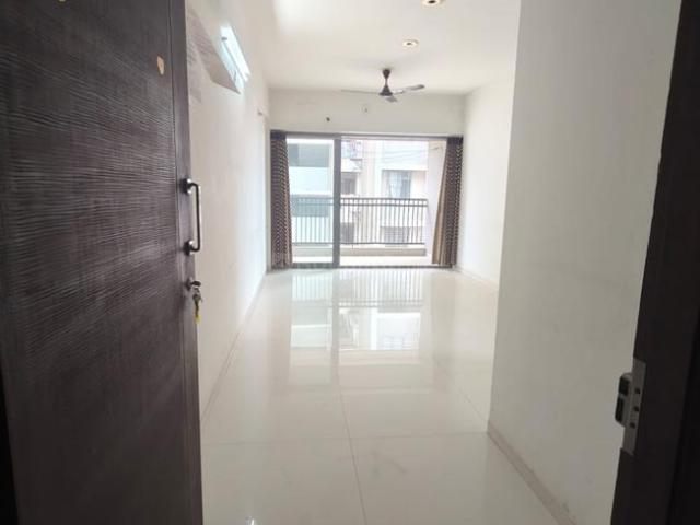 3 BHK Apartment in Vaishno Devi Circle for rent Ahmedabad. The reference number is 21077670