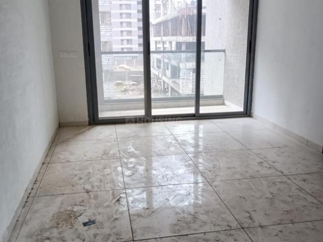 3 BHK Apartment in Vaishno Devi Circle for rent Ahmedabad. The reference number is 21078422