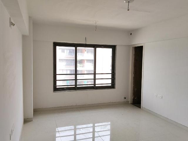 3 BHK Apartment in Vaishno Devi Circle for rent Ahmedabad. The reference number is 21095947