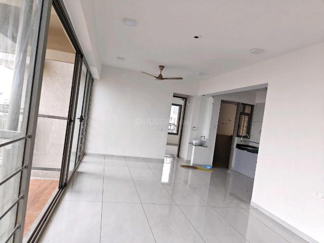 3 BHK Apartment in Vaishno Devi Circle for rent Ahmedabad. The reference number is 21100271