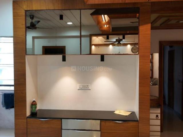 3 BHK Apartment in Vaishno Devi Circle for rent Ahmedabad. The reference number is 21126040