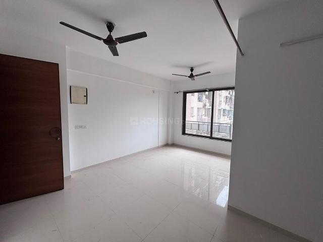 3 BHK Apartment in Vaishno Devi Circle for rent Ahmedabad. The reference number is 21134764