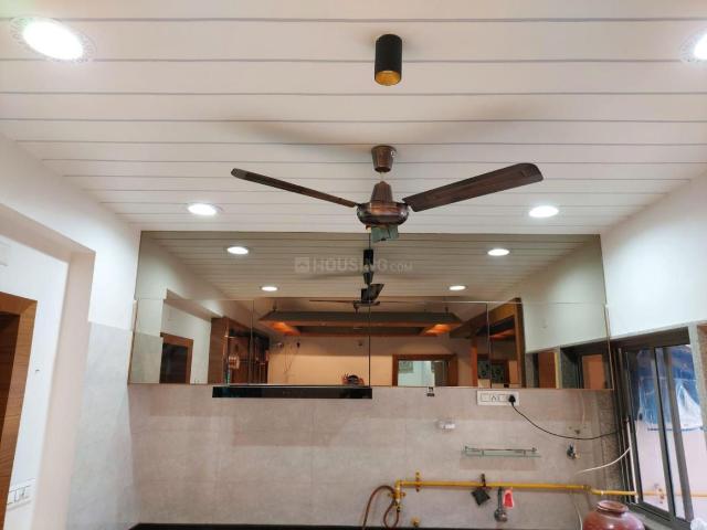 3 BHK Apartment in Vaishno Devi Circle for rent Ahmedabad. The reference number is 21139020