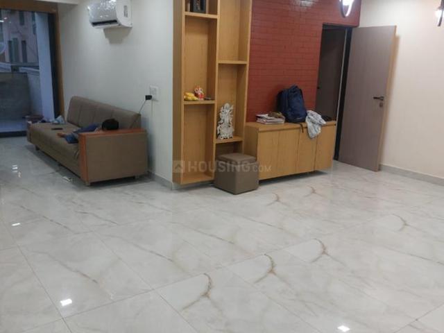 3 BHK Apartment in Vaishno Devi Circle for rent Ahmedabad. The reference number is 21187713