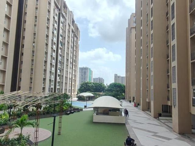 3 BHK Apartment in Vaishno Devi Circle for rent Ahmedabad. The reference number is 21282038