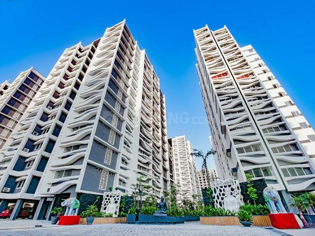 3 BHK Apartment in Vaishno Devi Circle for rent Ahmedabad. The reference number is 21307109