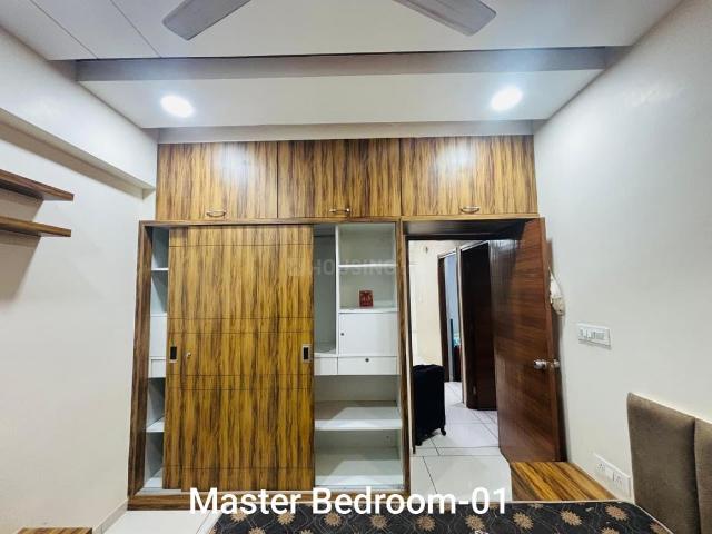 3 BHK Apartment in Vaishno Devi Circle for rent Ahmedabad. The reference number is 21311687