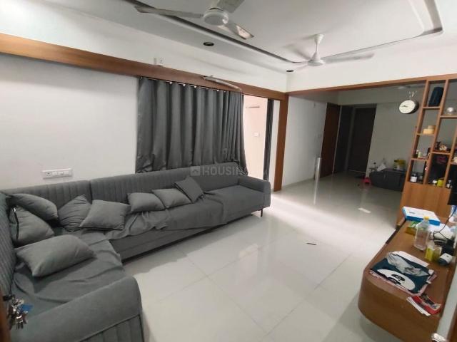 3 BHK Apartment in Vaishno Devi Circle for rent Ahmedabad. The reference number is 21316771