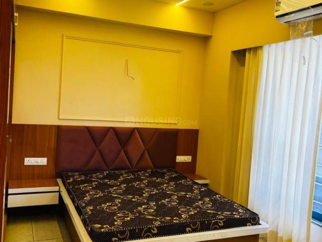 3 BHK Apartment in Vaishno Devi Circle for rent Ahmedabad. The reference number is 21346974