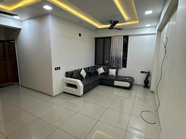 3 BHK Apartment in Vaishno Devi Circle for rent Ahmedabad. The reference number is 21350412