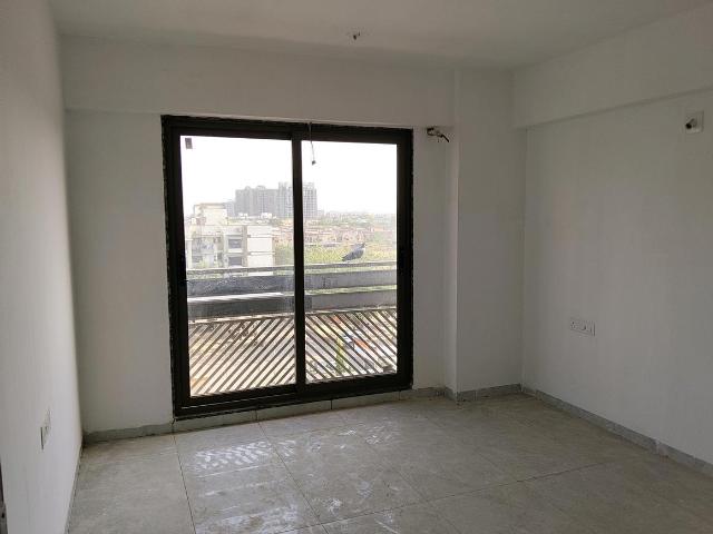 3 BHK Apartment in Vaishno Devi Circle for resale Ahmedabad. The reference number is 19028003