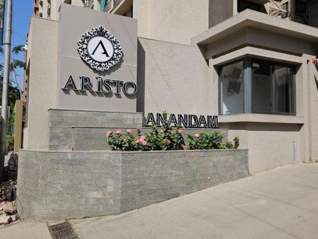 3 BHK Apartment in Vaishno Devi Circle for resale Ahmedabad. The reference number is 19744398