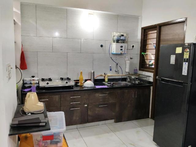 3 BHK Apartment in Vaishno Devi Circle for resale Ahmedabad. The reference number is 19724013