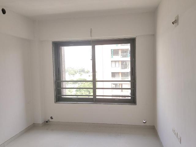 3 BHK Apartment in Vaishno Devi Circle for resale Ahmedabad. The reference number is 20044023