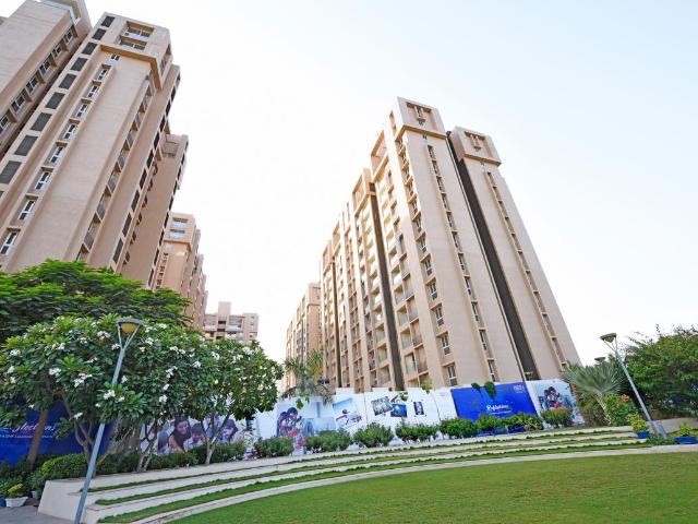 3 BHK Apartment in Vaishno Devi Circle for resale Ahmedabad. The reference number is 20849201