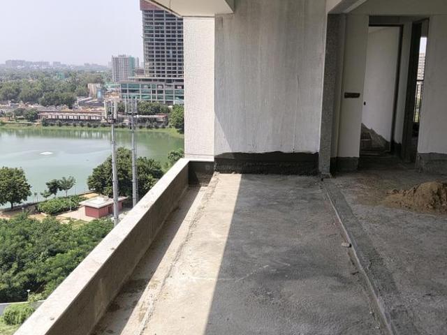 3 BHK Apartment in Vaishno Devi Circle for resale Ahmedabad. The reference number is 21184318