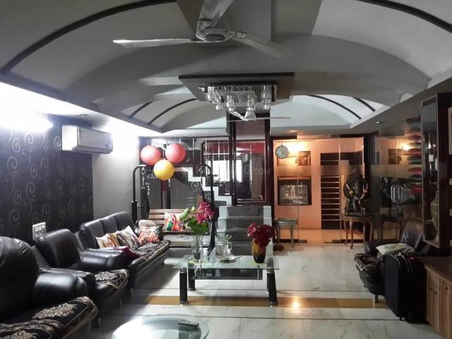 3 BHK Apartment in Vaishno Devi Circle for resale Ahmedabad. The reference number is 21304199